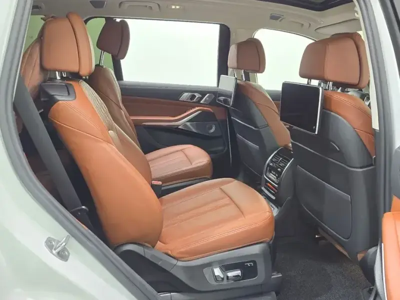 2022 BMW X7 с пробегом 28 932 км