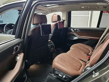 2022 BMW X7 с пробегом 67 377 км