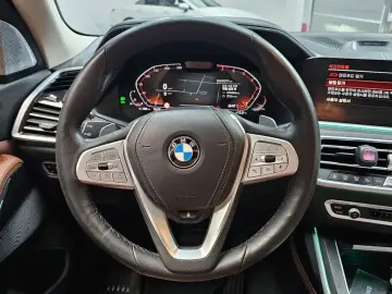 2022 BMW X7 с пробегом 67 377 км