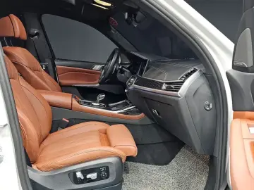 2022 BMW X7 с пробегом 13 913 км