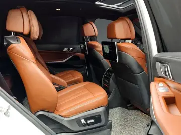 2022 BMW X7 с пробегом 13 913 км
