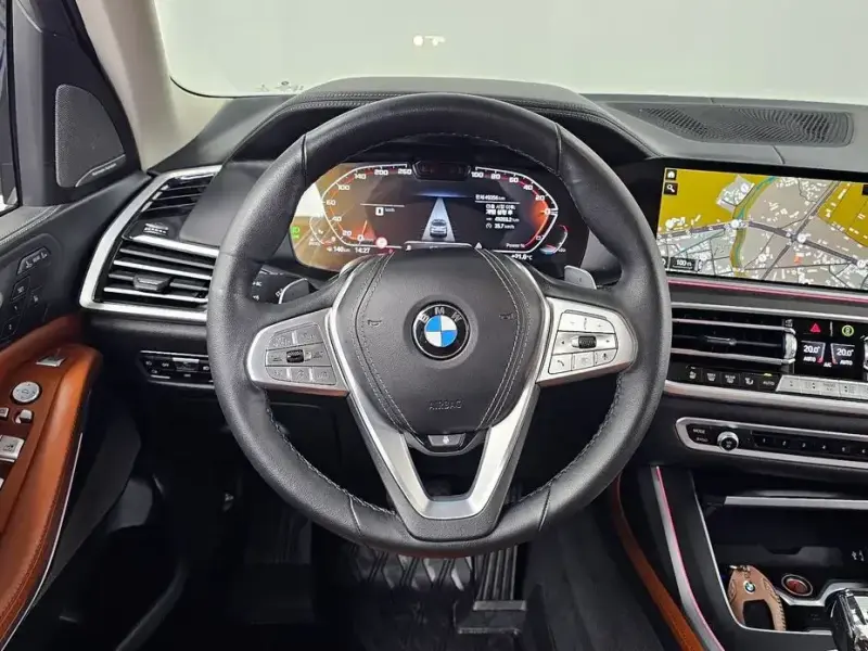 2022 BMW X7 с пробегом 49 356 км
