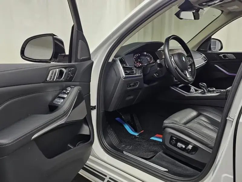 2022 BMW X7 с пробегом 23 573 км
