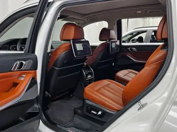 2022 BMW X7 с пробегом 49 356 км