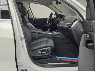 2022 BMW X7 с пробегом 23 573 км