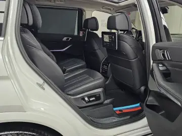 2022 BMW X7 с пробегом 23 573 км