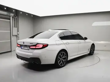 2021 BMW 5 серии с пробегом 60 869 км