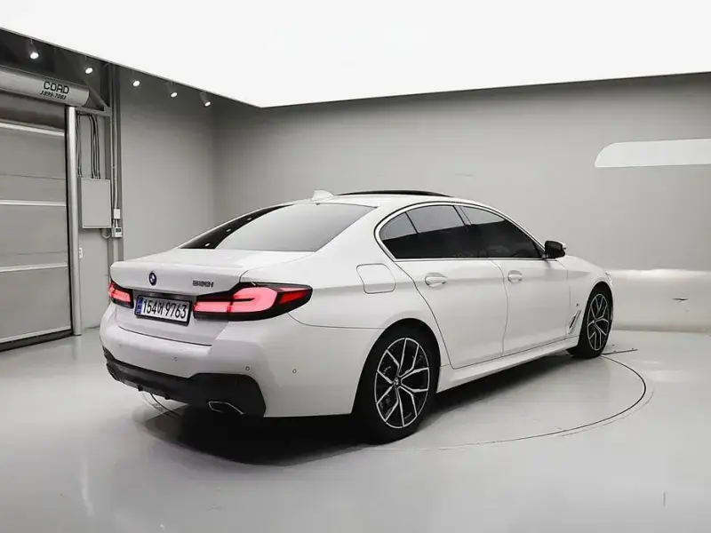 2021 BMW 5 серии с пробегом 60 869 км