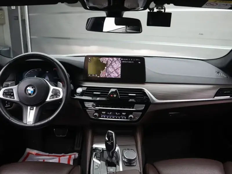 2021 BMW 5 серии с пробегом 60 869 км