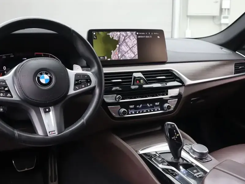 2021 BMW 5 серии с пробегом 60 869 км