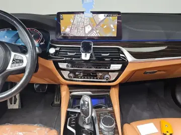 2021 BMW 5 серии с пробегом 73 209 км