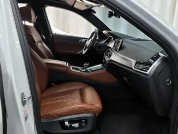2022 BMW X6 с пробегом 130 989 км
