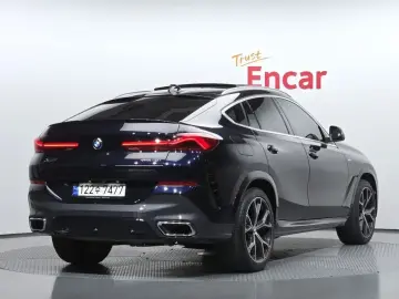 2022 BMW X6 с пробегом 39 028 км