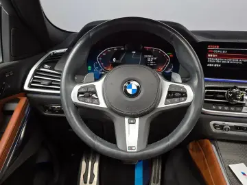 2022 BMW X6 с пробегом 39 028 км