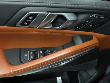 2022 BMW X6 с пробегом 39 028 км