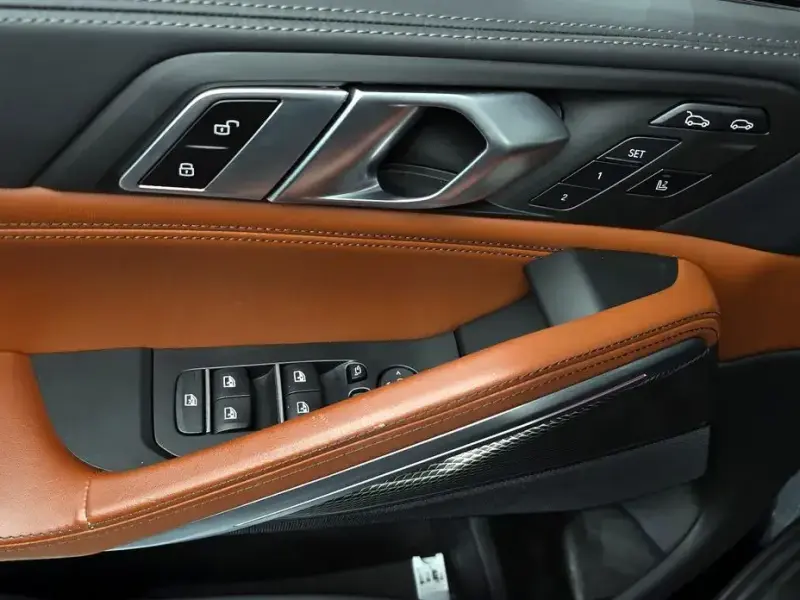 2022 BMW X6 с пробегом 39 028 км