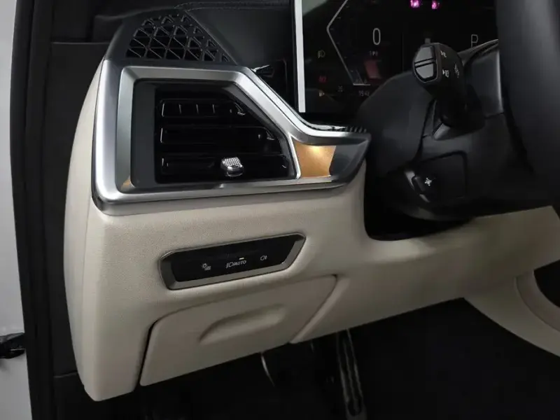 2025 BMW X7 с пробегом 15 350 км