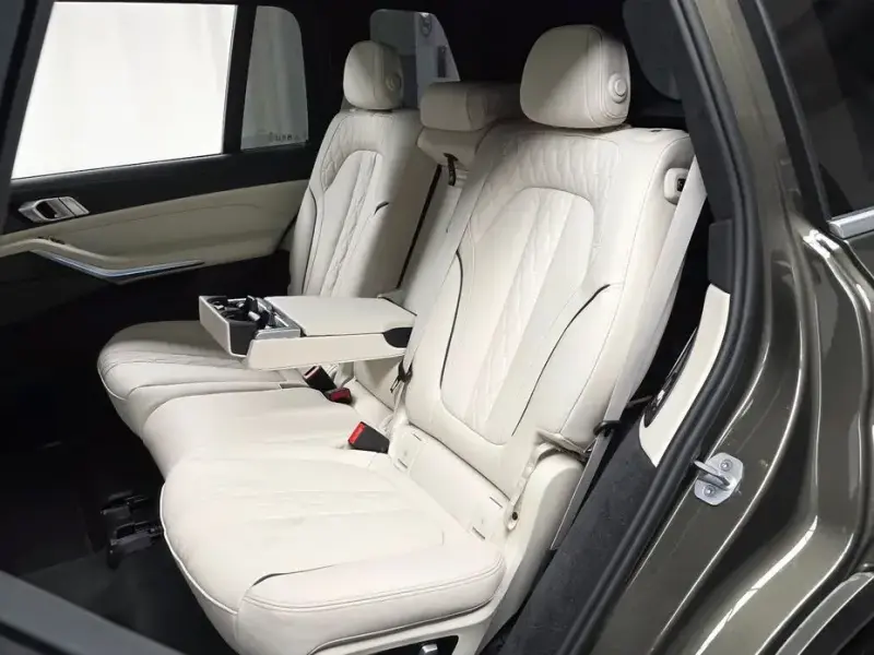 2025 BMW X7 с пробегом 11 160 км