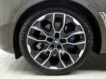 2025 BMW X7 с пробегом 9 483 км