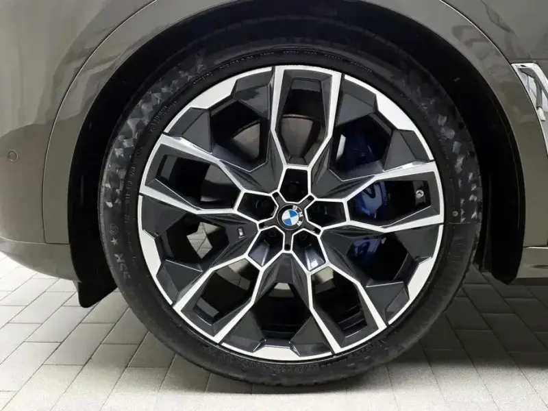 2025 BMW X7 с пробегом 9 483 км