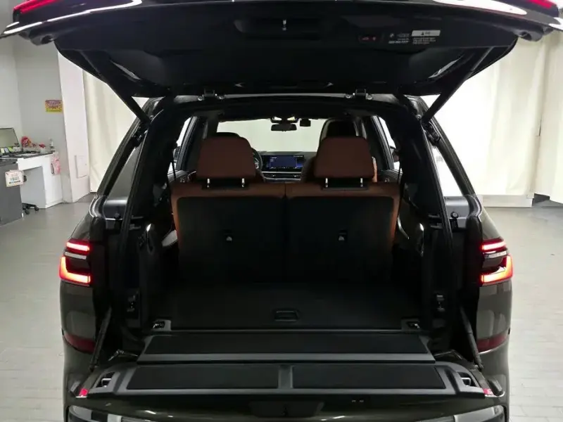 2025 BMW X7 с пробегом 9 483 км