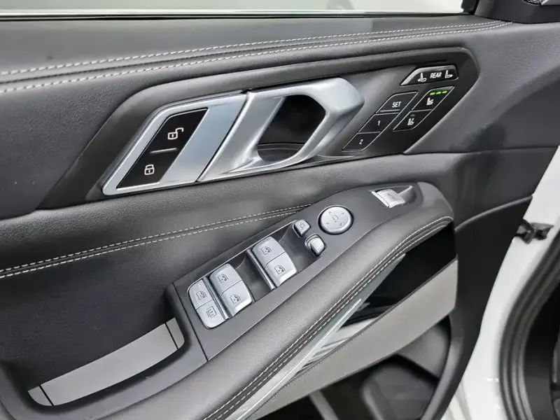 2024 BMW X7 с пробегом 15 206 км