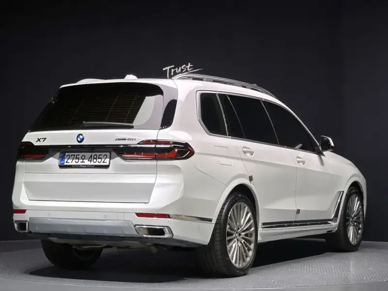 2025 BMW X7 с пробегом 9 697 км