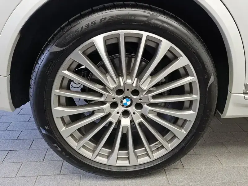 2025 BMW X7 с пробегом 9 697 км