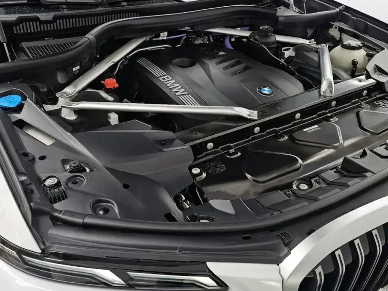 2025 BMW X7 с пробегом 9 697 км
