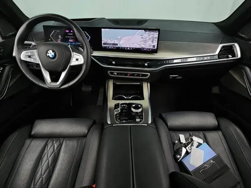 2025 BMW X7 с пробегом 9 697 км