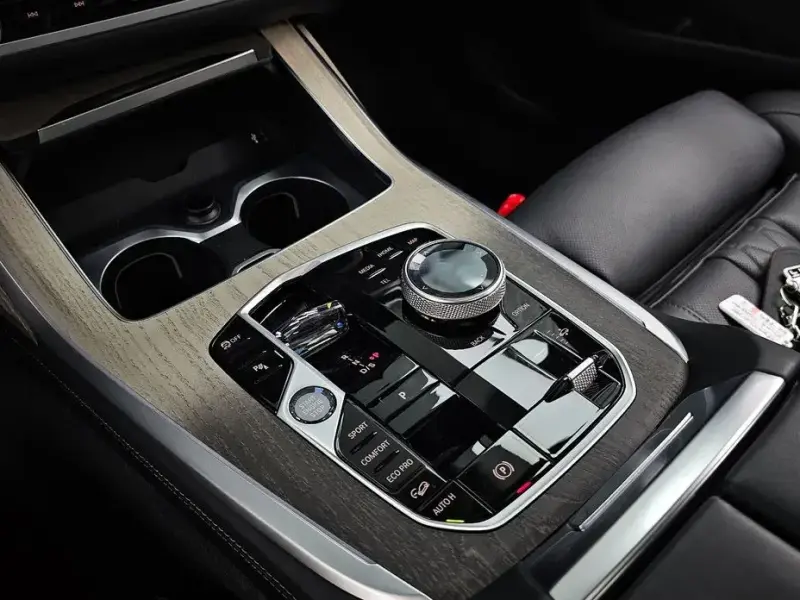 2025 BMW X7 с пробегом 9 697 км