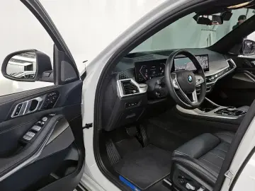 2025 BMW X7 с пробегом 9 697 км