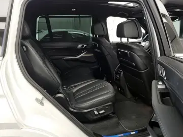 2025 BMW X7 с пробегом 9 697 км