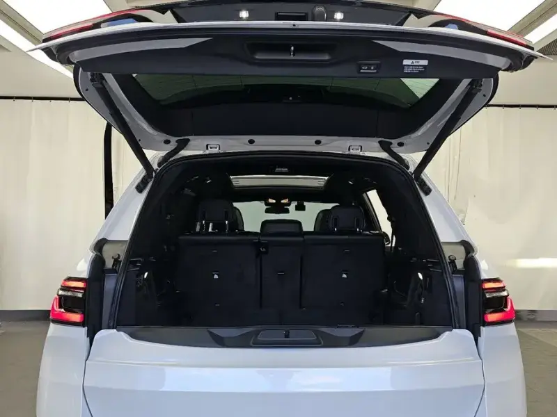 2025 BMW X7 с пробегом 9 697 км