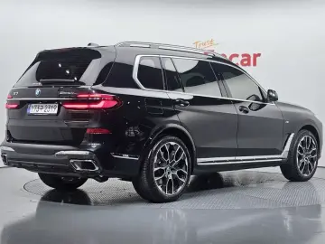 2025 BMW X7 с пробегом 17 860 км