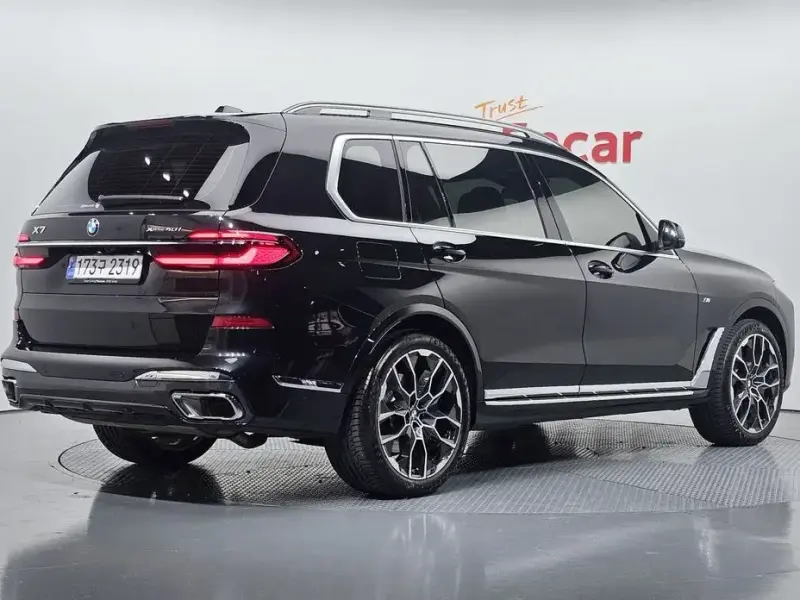 2025 BMW X7 с пробегом 17 860 км