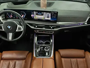 2025 BMW X7 с пробегом 17 860 км