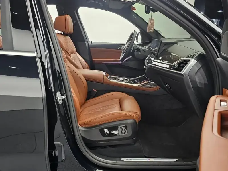 2025 BMW X7 с пробегом 17 860 км