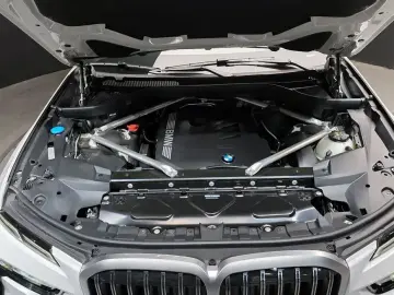 2025 BMW X7 с пробегом 14 821 км