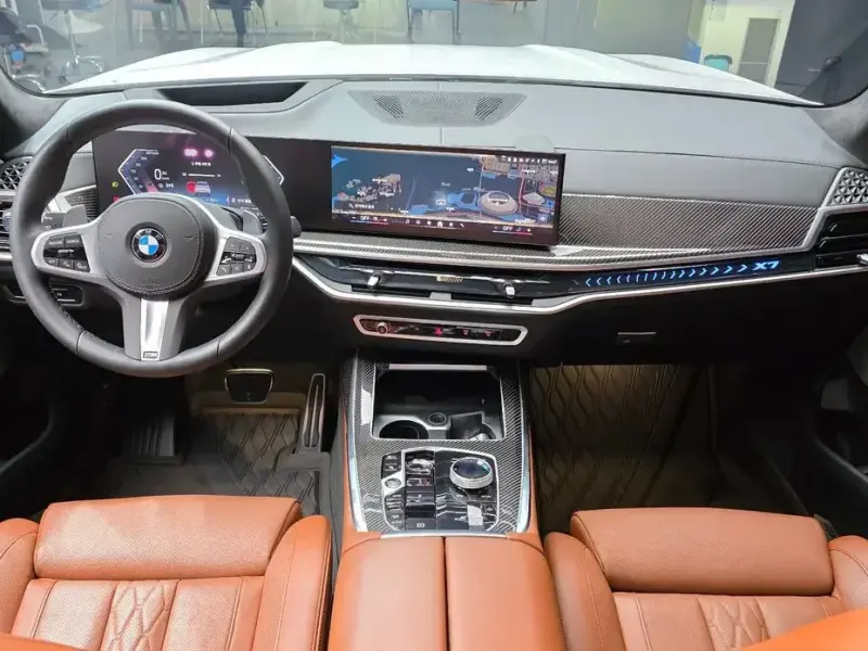 2025 BMW X7 с пробегом 14 821 км