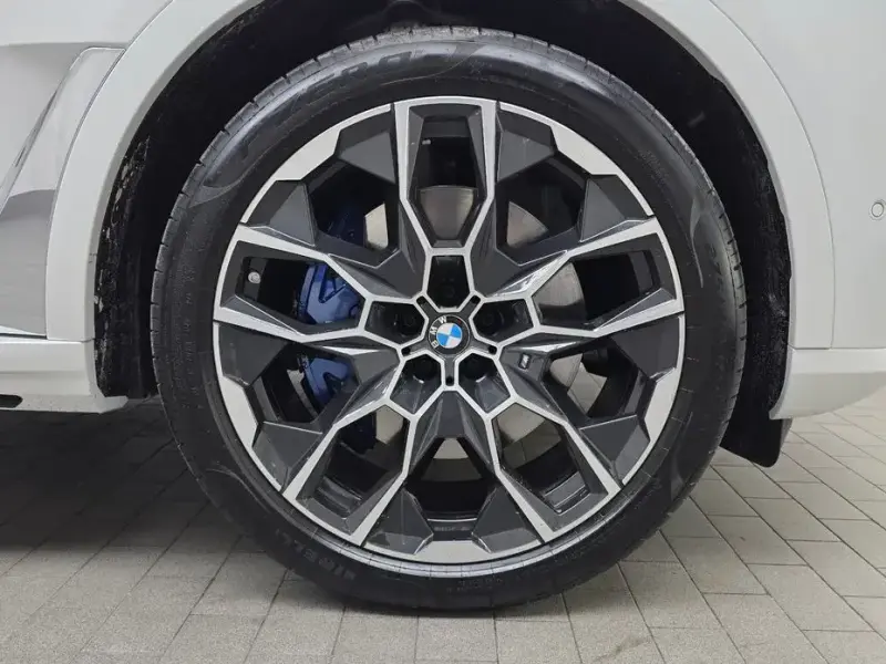 2025 BMW X7 с пробегом 9 311 км