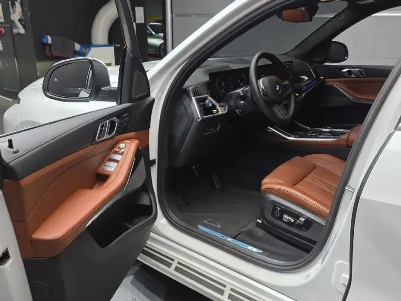 2025 BMW X7 с пробегом 14 821 км