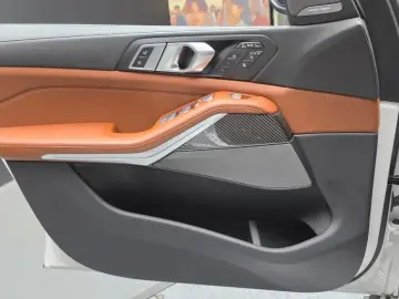 2025 BMW X7 с пробегом 14 821 км