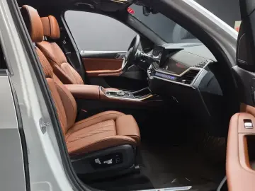 2025 BMW X7 с пробегом 14 821 км