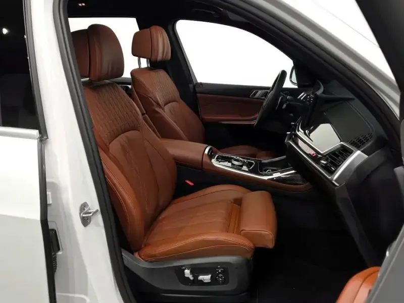 2025 BMW X7 с пробегом 5 630 км
