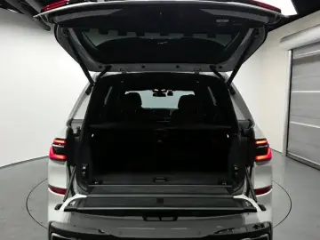 2025 BMW X7 с пробегом 5 630 км