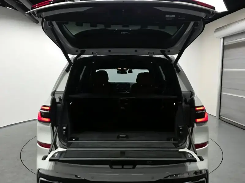 2025 BMW X7 с пробегом 5 630 км
