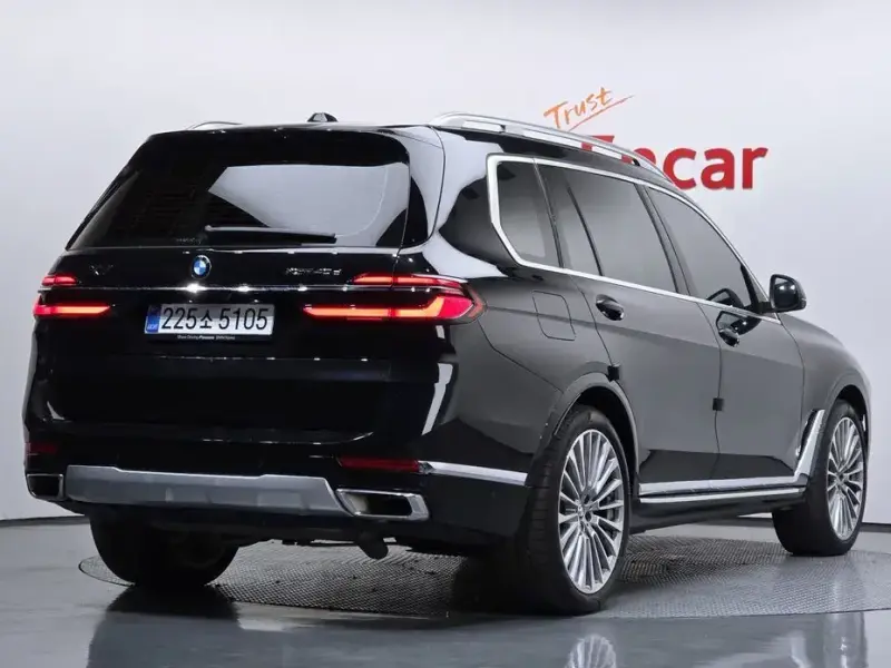 2025 BMW X7 с пробегом 18 329 км