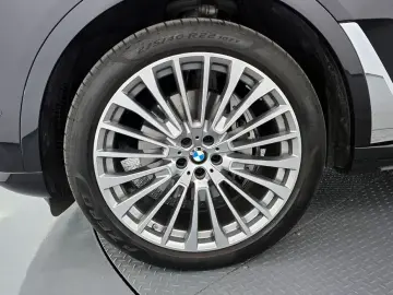 2025 BMW X7 с пробегом 18 329 км