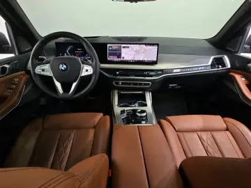 2025 BMW X7 с пробегом 18 329 км